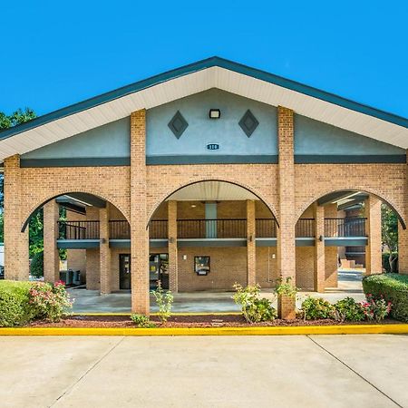 Americas Best Value Inn Стокбридж Екстериор снимка