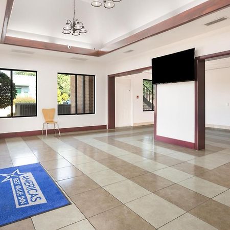 Americas Best Value Inn Стокбридж Екстериор снимка