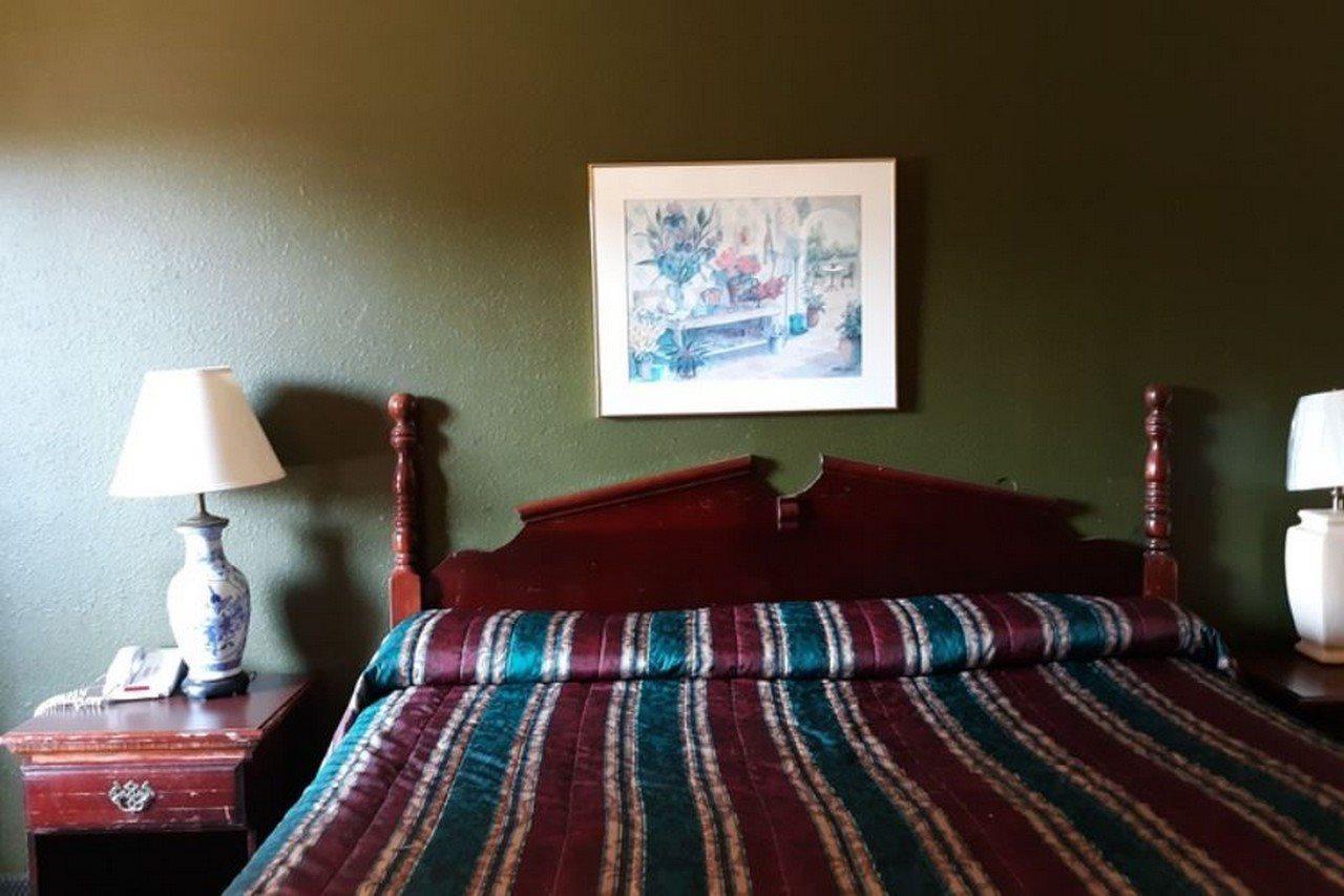 Americas Best Value Inn Стокбридж Екстериор снимка