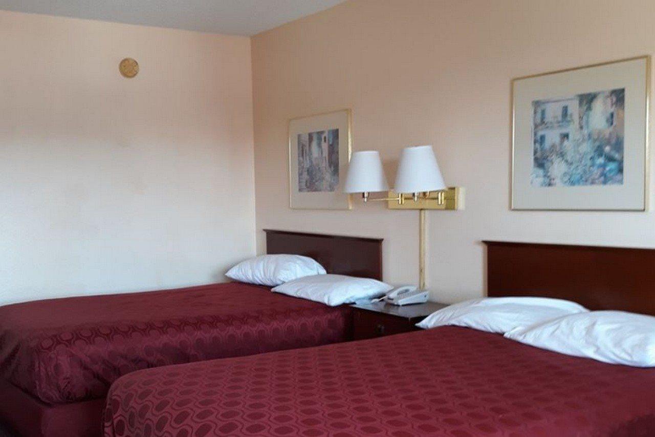 Americas Best Value Inn Стокбридж Екстериор снимка