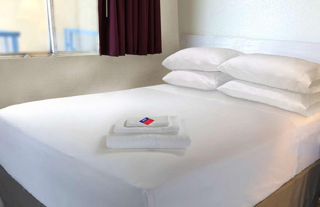 Americas Best Value Inn Стокбридж Стая снимка