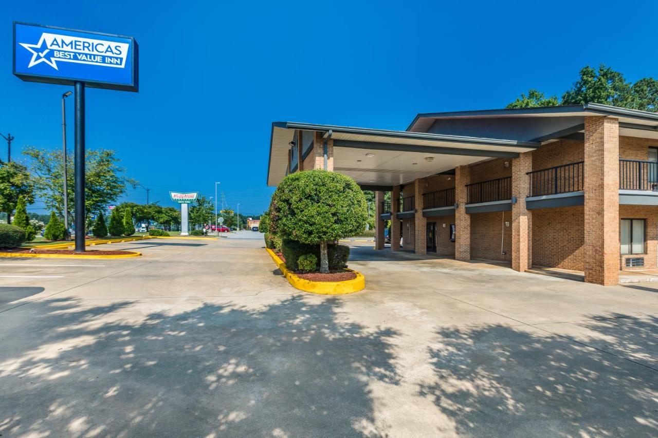 Americas Best Value Inn Стокбридж Екстериор снимка