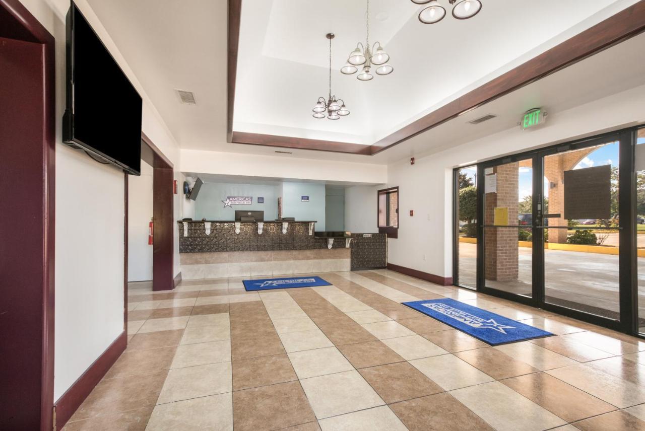 Americas Best Value Inn Стокбридж Екстериор снимка