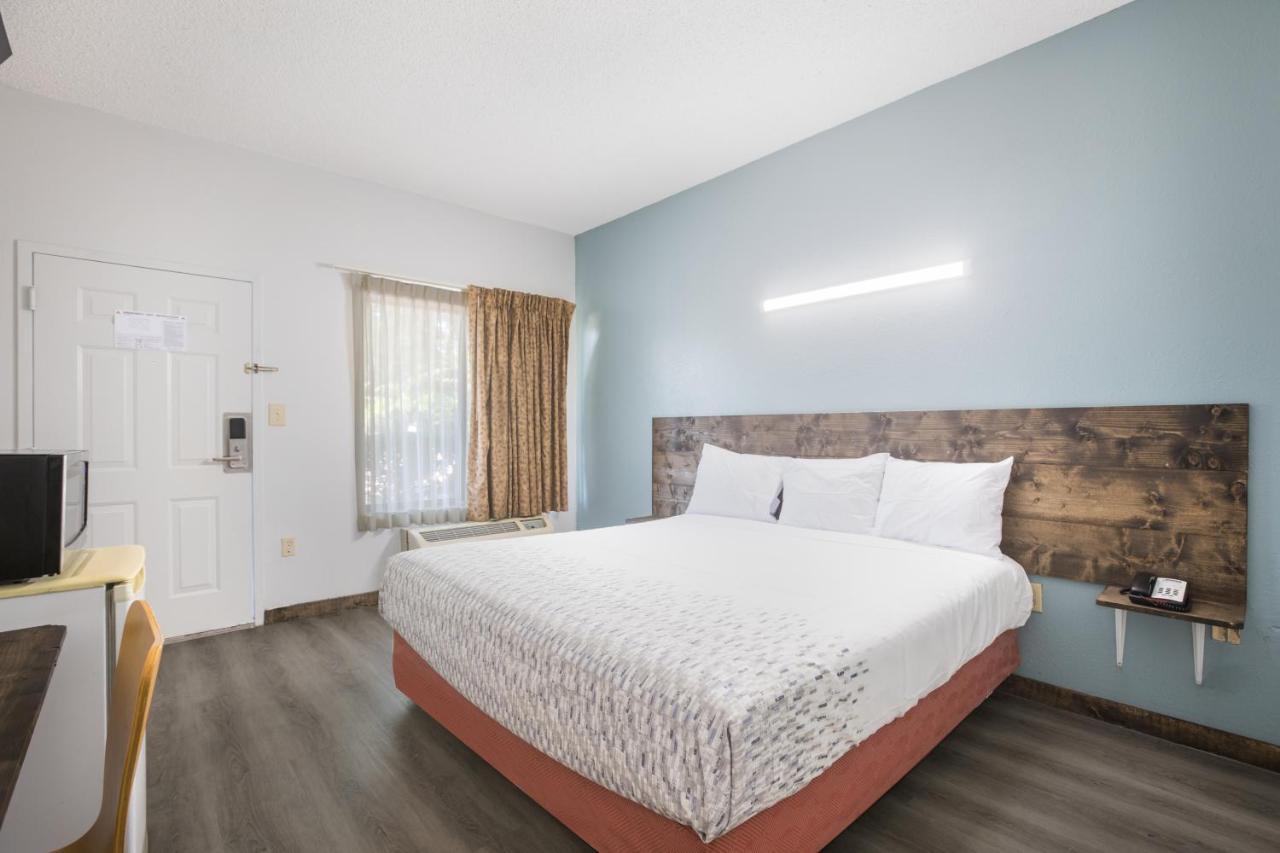 Americas Best Value Inn Стокбридж Стая снимка