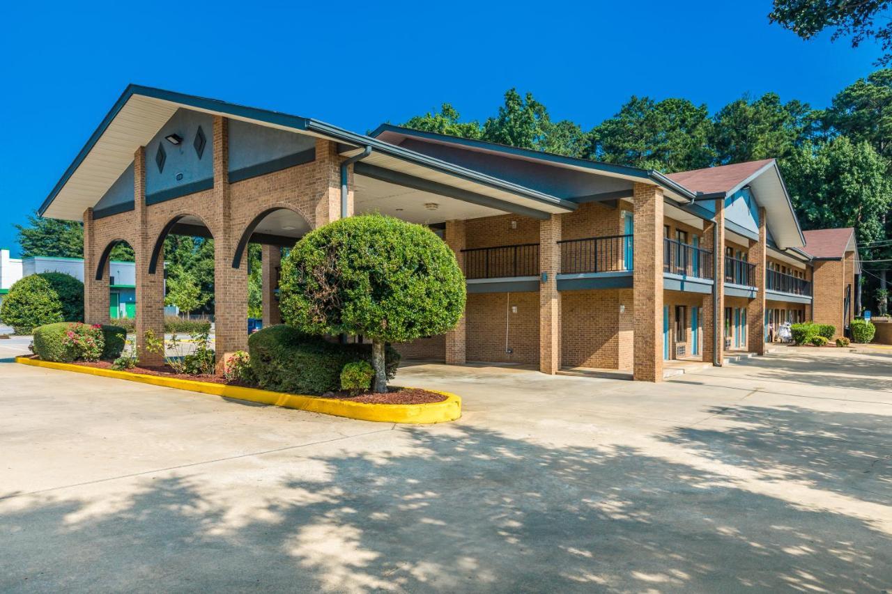 Americas Best Value Inn Стокбридж Екстериор снимка