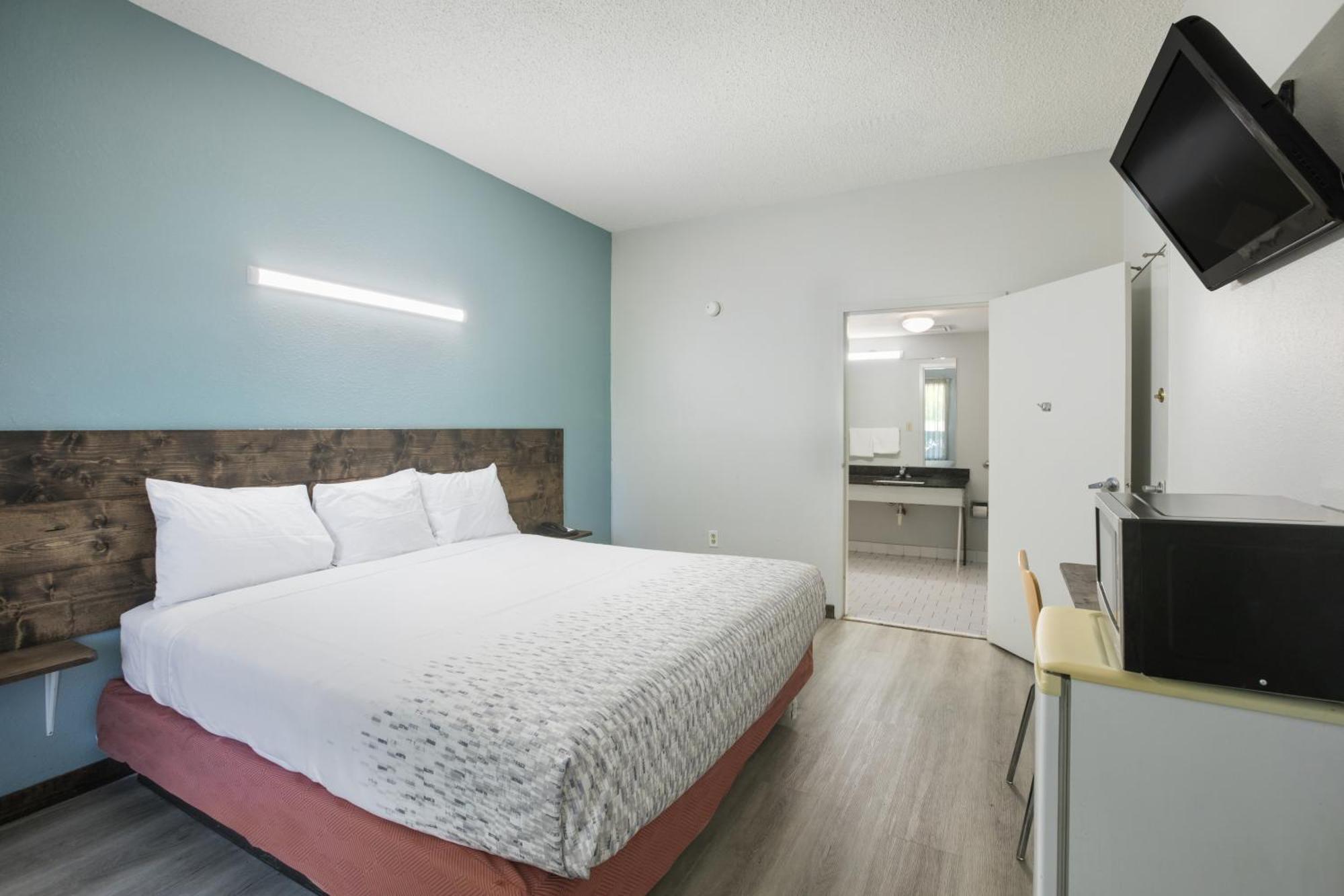 Americas Best Value Inn Стокбридж Стая снимка
