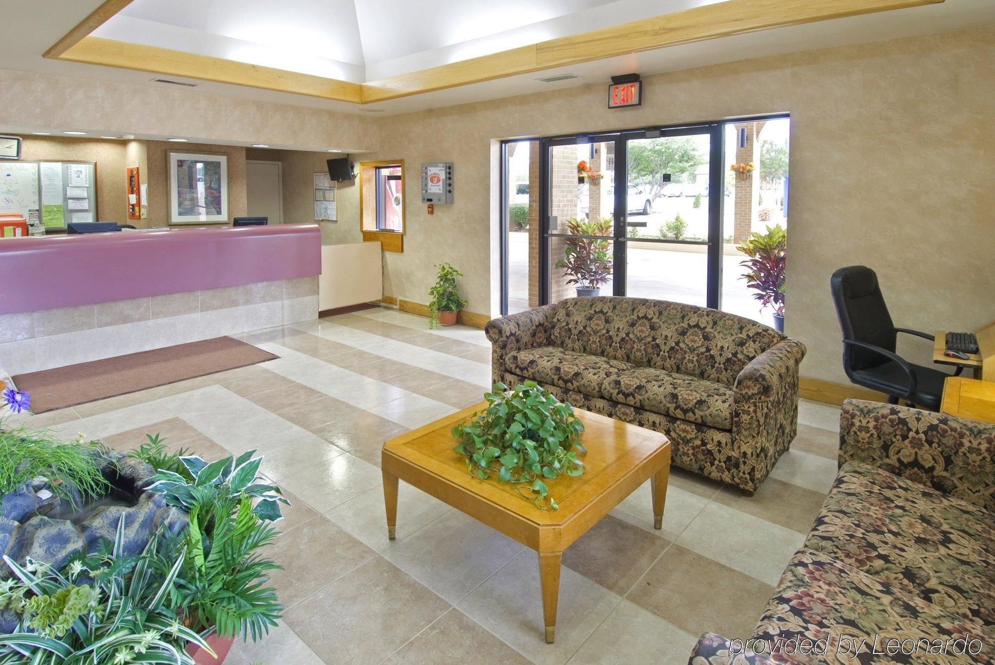 Americas Best Value Inn Стокбридж Интериор снимка