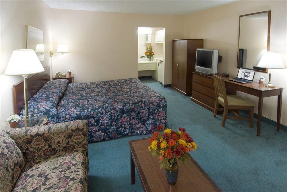 Americas Best Value Inn Стокбридж Стая снимка