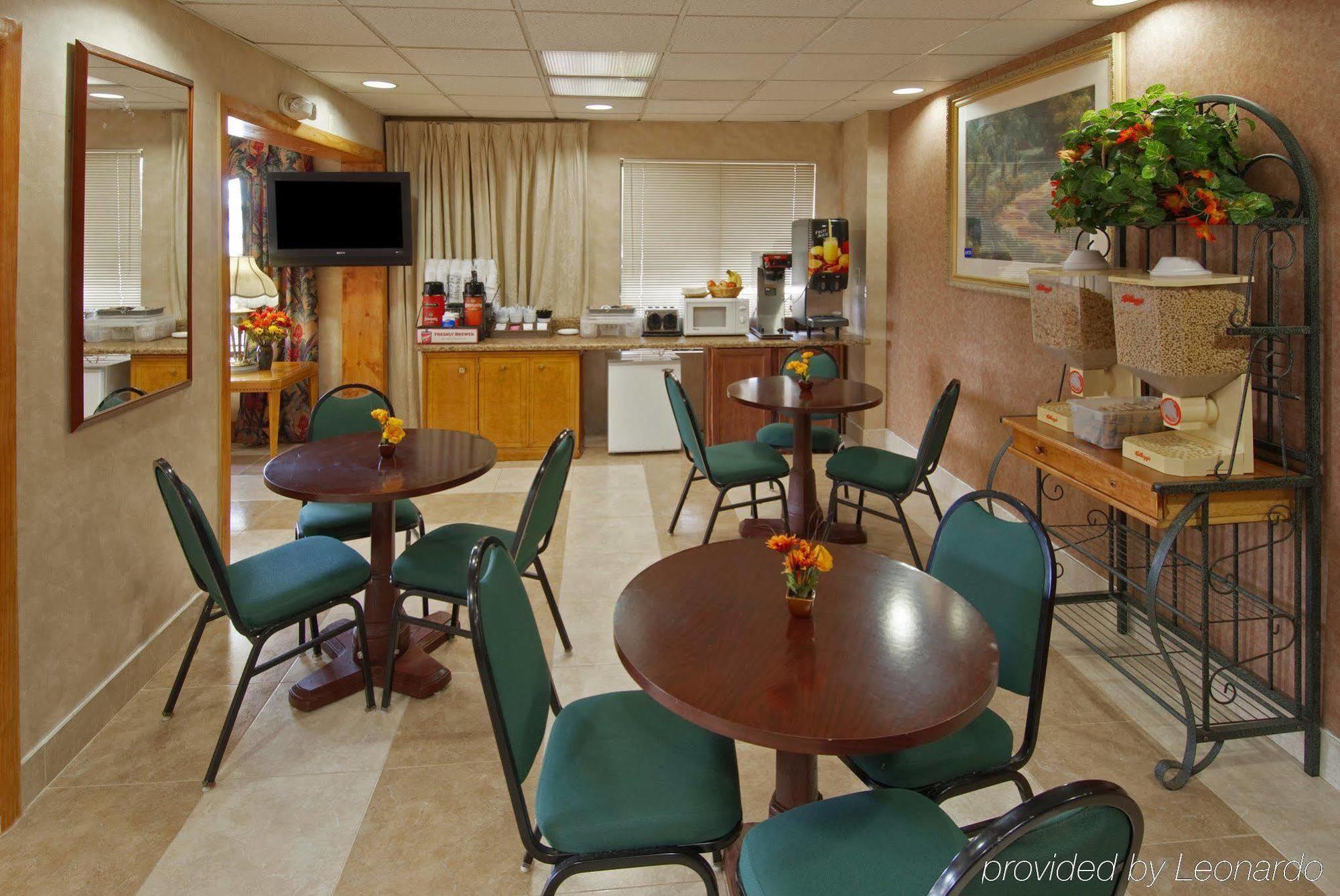 Americas Best Value Inn Стокбридж Ресторант снимка