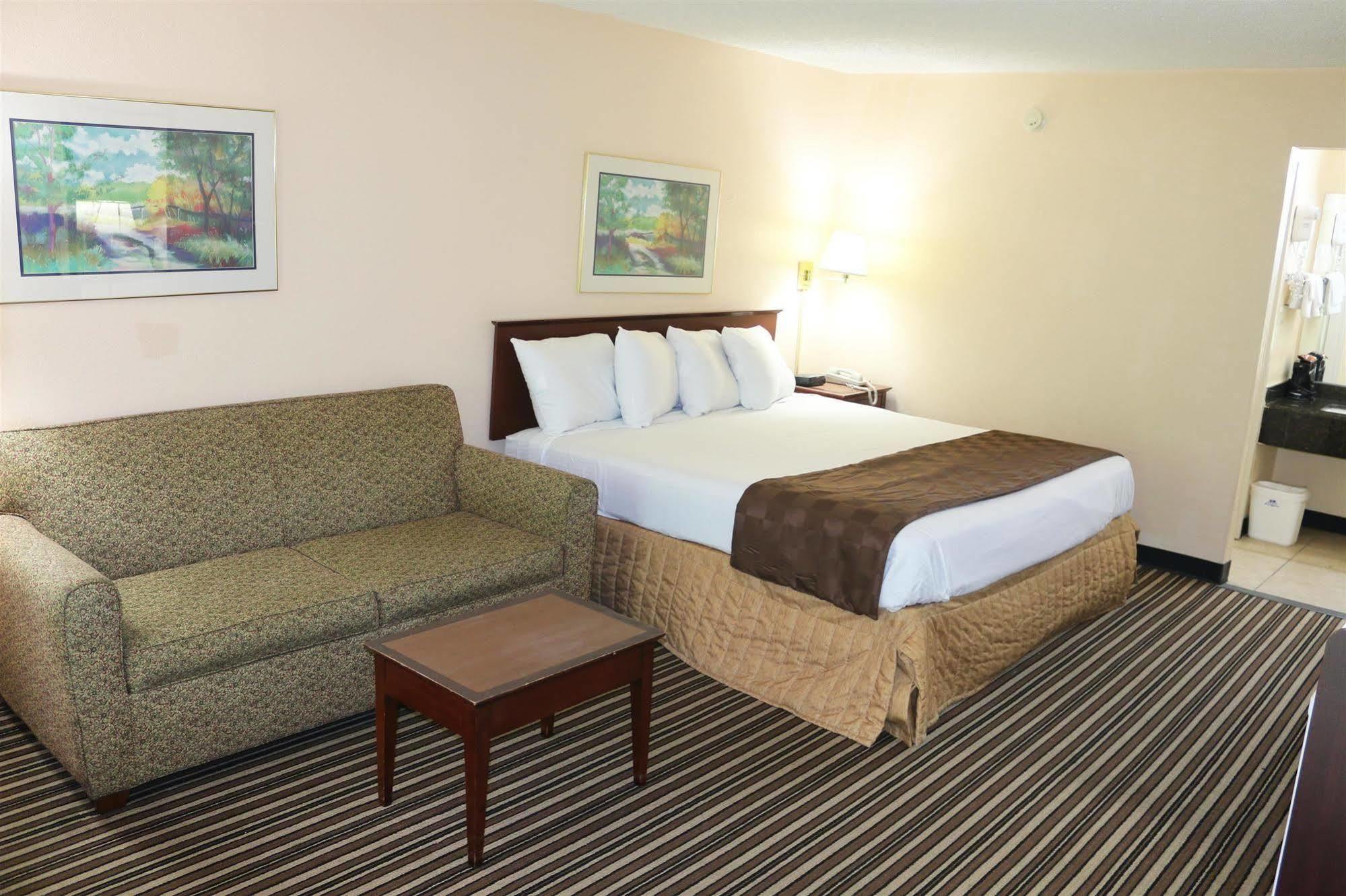 Americas Best Value Inn Стокбридж Екстериор снимка