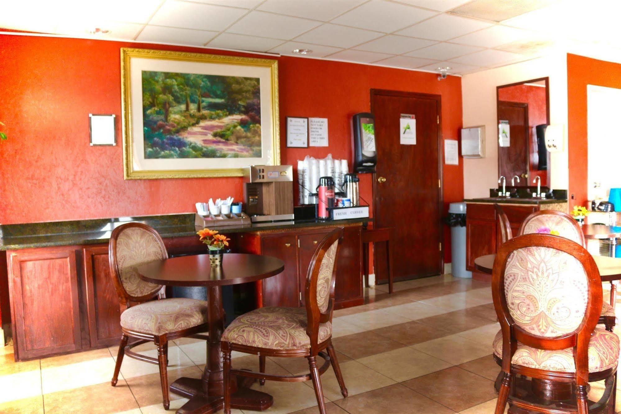 Americas Best Value Inn Стокбридж Екстериор снимка