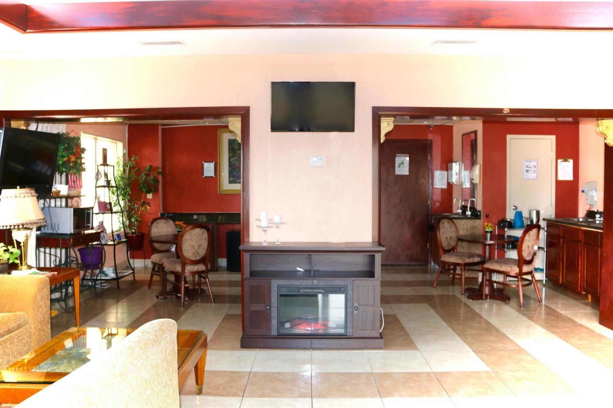 Americas Best Value Inn Стокбридж Екстериор снимка